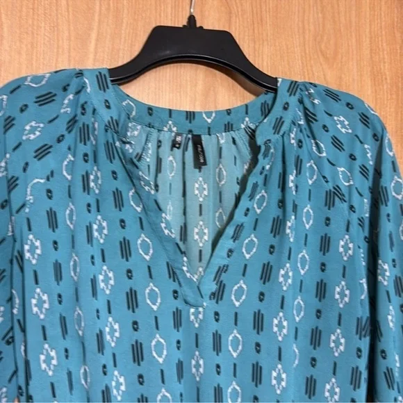 Blue Patterned Women's Top tunic size medium - Picture 3 of 4